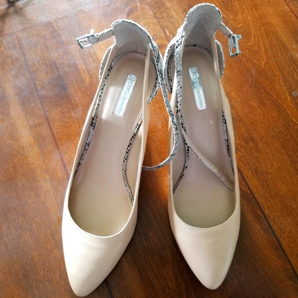 BCBG  worn twice, great condition, like new